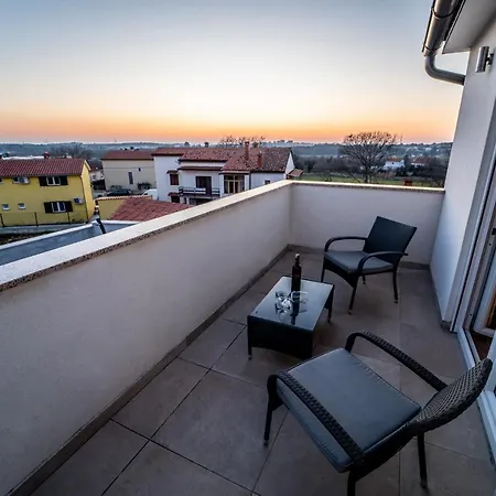 Vila Luka With Private Pool Near Pula