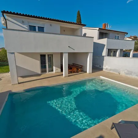 Villa Luka With Private Pool Near *