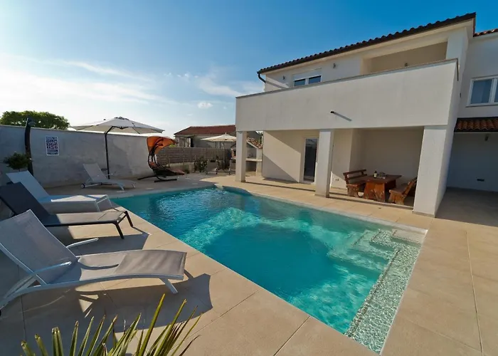 Vila Luka With Private Pool Near Pula