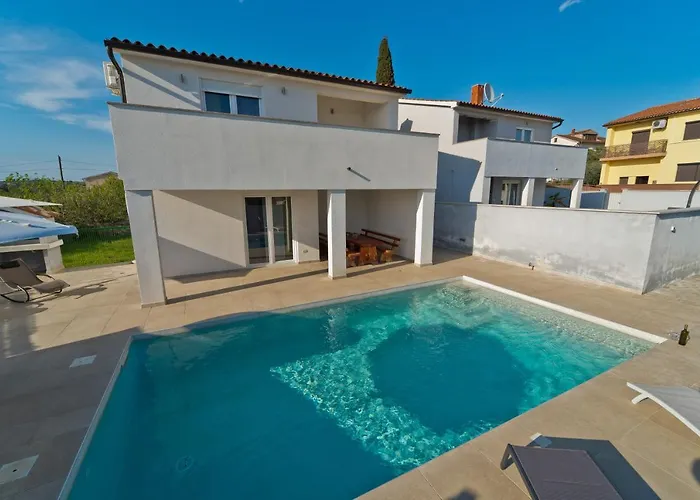 Villa Luka With Private Pool Near *